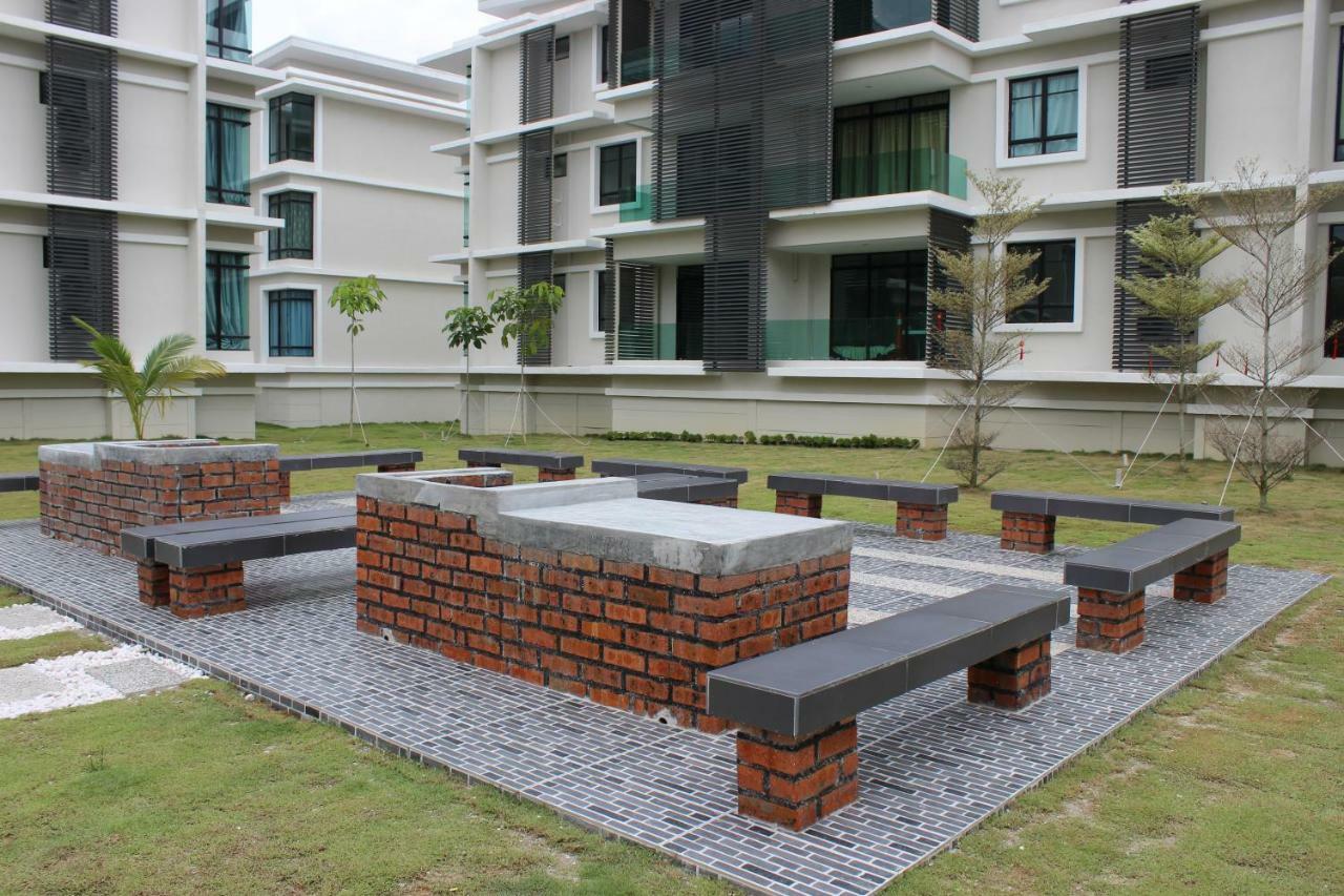 The Meadow Park Apartamento Kampar Exterior foto